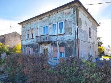 Cologna (fe) appartamento da ristrutturare al 1°p