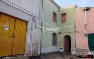 Florinas Trivano con cortile