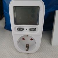misuratore di consumo energetico da presa