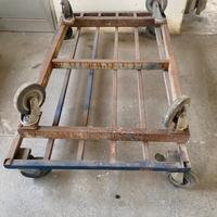 2 Carrello in ferro pieno