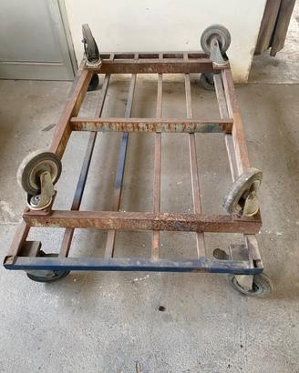 2 Carrello in ferro pieno