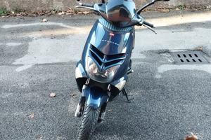 Scooter Leonardo 250