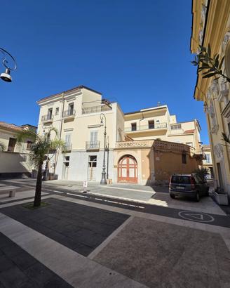 Edificio Multi Appartamenti - Curti