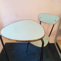 Tavolino in formica con sedie