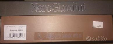 Sandalo elegante nero apepazza