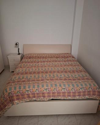 letto matrimoniale con materasso e contenitore 