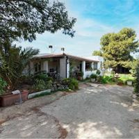 Casa indipendente immersa nel verde
