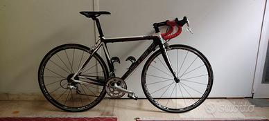 bici da corsa in carbonio