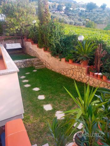 Appartamento con giardino e caminetto