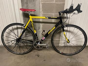 Bici da corsa MASS Bullhorn + Campagnolo.
