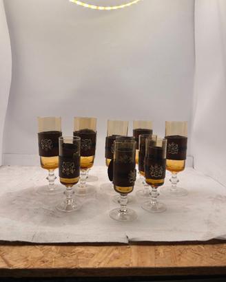 Set 11 bicchieri vintage ambrati con stemma