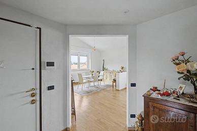Attico / Mansarda di 208 m² con più di 5 locali a 