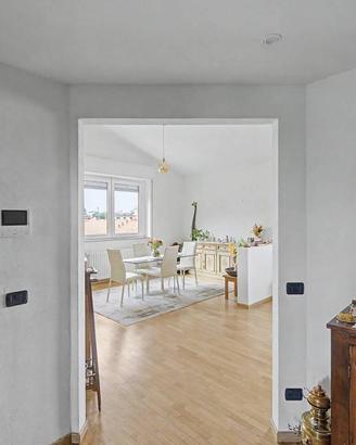 Attico / Mansarda di 208 m² con più di 5 locali a 
