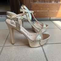 Sandali Bata con tacco color oro brillantinato