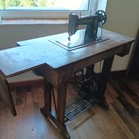 Antica Macchina Da Cucire NECCHI con Tavolo