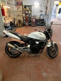 Moto honda hornet 600