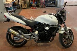 Moto honda hornet 600
