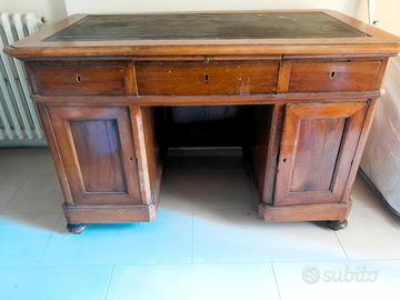 Scrivania d'antiquariato 1800