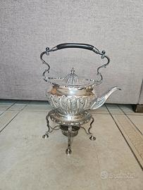 Antica teiera o bollitore inglese