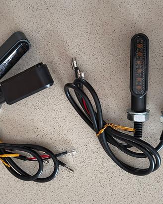 4 Indicatori LED Dinamici Omologati universali 12V