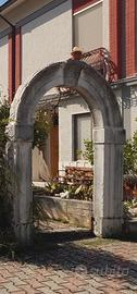 Portale in pietra (arco) del 1893