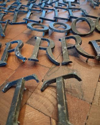 Lettere in bronzo anni '20