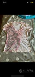 T-shirt con collo a V