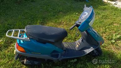 Scooter 50 Honda baly  per  ricambi