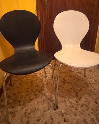 Coppia di sedie design bianca  e nera in  legno
