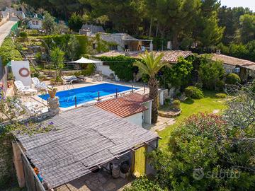Villa con piscina in salento vista mare