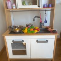 Cucina Ikea n legno (accessori inclusi)