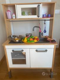 Cucina Ikea n legno (accessori inclusi)