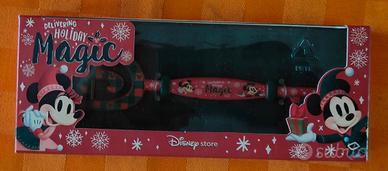 Chiave commemorativa Disney a tema Holiday Magic.
