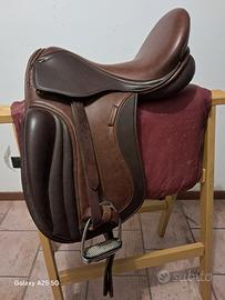 Sella da dressage e accessori