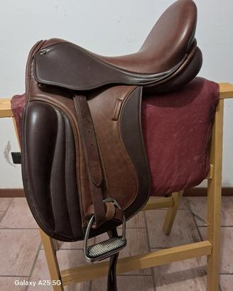 Sella da dressage e accessori