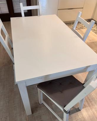 Tavolo con sedie bianco