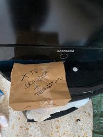 Televisore Samsung 32” con decoder e telecomando