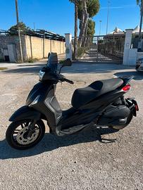 Beverly 300 deep black 2024