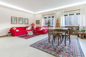 AMPIO TRILOCALE CON BALCONE