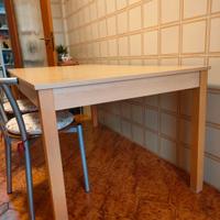 tavolo da cucina rettangolare in legno chiaro
