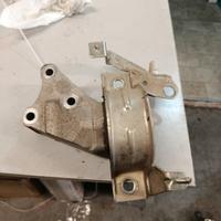 SUPPORTO MOTORE SUPERIORE LATO DISTRIBUZIONE LANCI