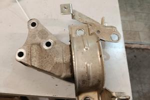 SUPPORTO MOTORE SUPERIORE LATO DISTRIBUZIONE LANCI