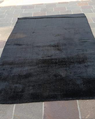 tappeto nero in lana,molto bello e usato pochi, è 
