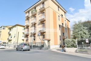 P.CAPPUCCINA - APPARTAMENTO CON GARAGE E FONDACO
