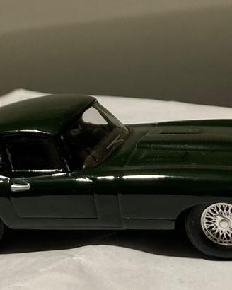 JAGUAR E Type-ASTON MARTIN DeAgostini scala 1/43.