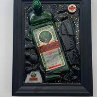 Quadro artigianale con bottiglia di liquore