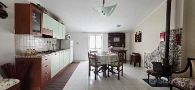 Casa su tre livelli