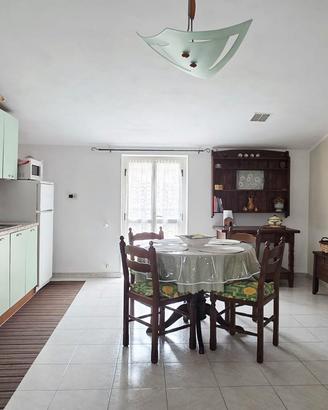 Casa su tre livelli