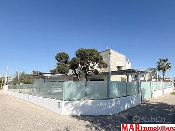 VILLA BIFAMILIARE CON PISCINA E CORTE ESCLUSIVA
