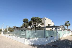 VILLA BIFAMILIARE CON PISCINA E CORTE ESCLUSIVA
